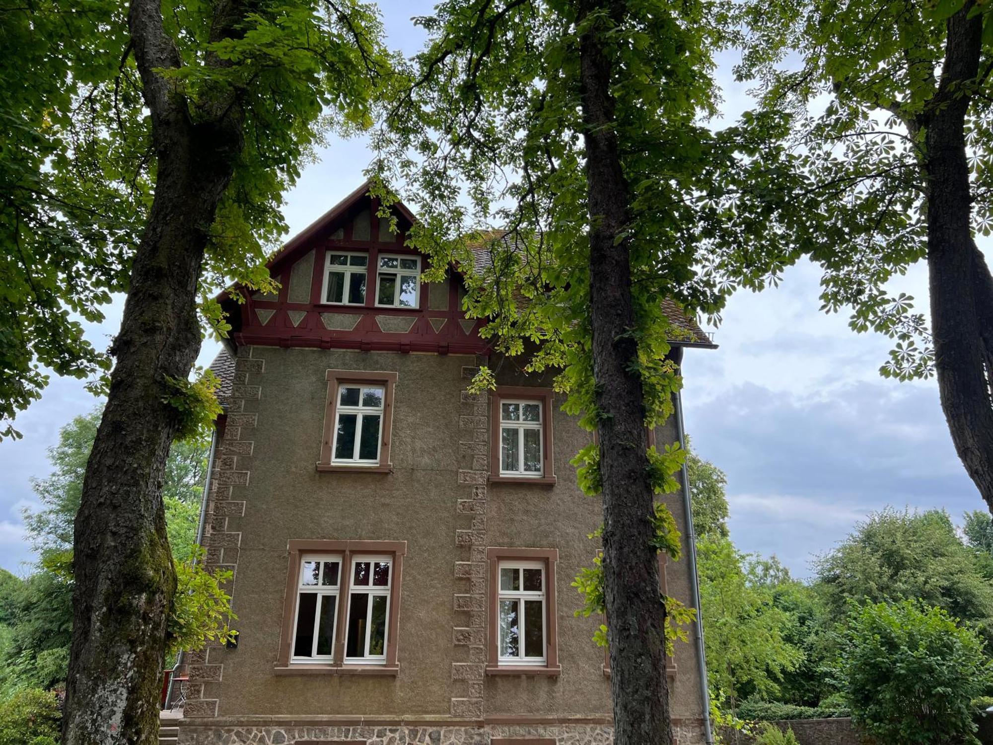 L' Extravagante Im Garten Von Schloss Schmidtheim Exterior foto